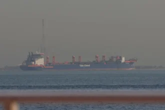 Irán mantiene flujo de petróleo en Ormuz pese a tensiones y sanciones internacionales