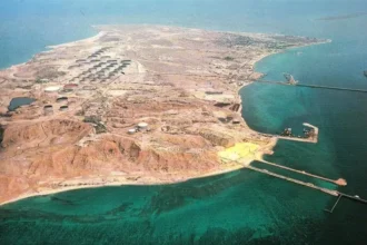 Isla de Kharg: por qué EE.UU. evita golpear la terminal que mueve 90% del crudo iraní en plena guerra