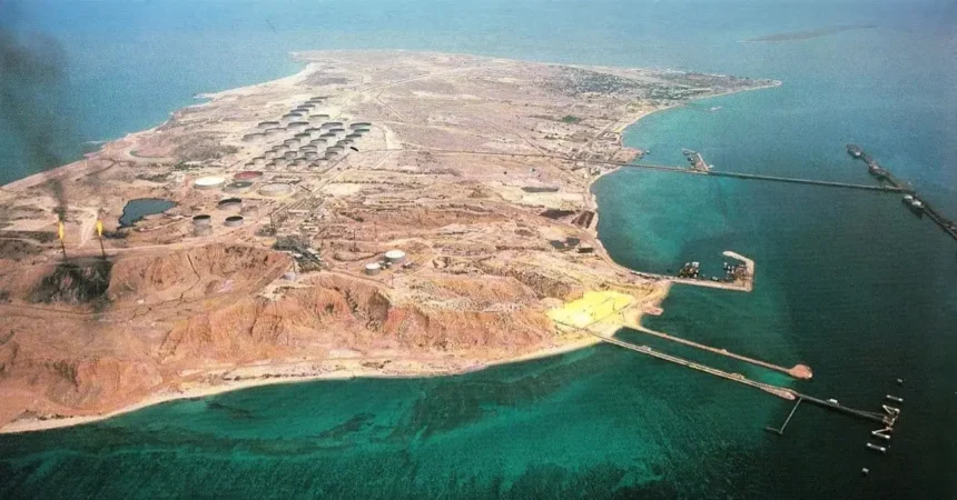 Isla de Kharg: por qué EE.UU. evita golpear la terminal que mueve 90% del crudo iraní en plena guerra
