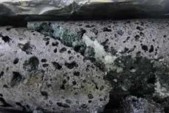 Islandia convierte 95% del CO₂ en roca en menos de 2 años: así funciona el almacenamiento mineral bajo basalto