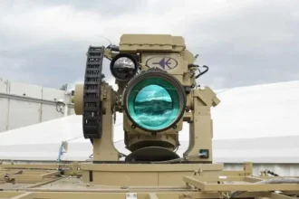 Israel presentó “Rayo de Hierro”, el primer escudo láser operativo capaz de interceptar misiles y drones
