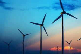 Japón aceleró su inversión en transición energética en 2025 y lideró el crecimiento entre las grandes economías