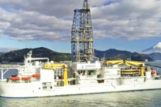 Japón extrae tierras raras a 6.000 metros: el depósito de 16 millones de toneladas que promete hasta 730 años de disprosio