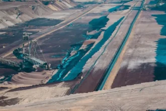 Japón y Francia acuerdan reforzar la cadena de suministro de tierras raras para reducir su dependencia de China