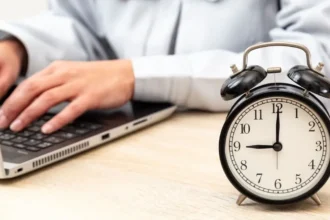 Jornada laboral bajará a 42 horas desde el 26 de abril de 2026 en Chile