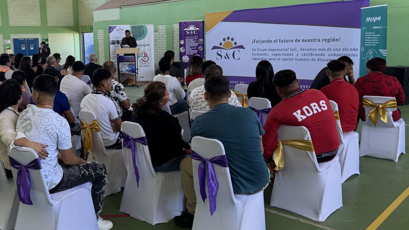Jóvenes de Paipote se gradúan en curso de grúa horquilla con apoyo de Enami: Un paso hacia la reinserción laboral y social