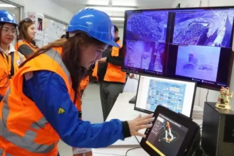 Jóvenes del Liceo Cesáreo Aguirre Goyenechea conocen minería del futuro