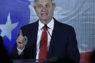 Kast reconfigura gira internacional y posterga definición de subsecretarías en medio de ajustes logísticos