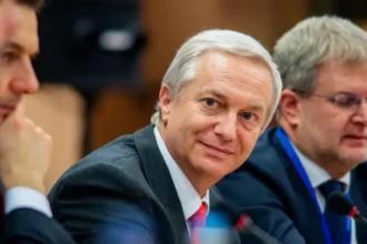 Kast sufre caída en aprobación tras polémica por eliminación del Mepco