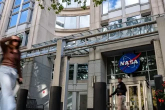 Kate Marvel renuncia a la NASA denunciando ataques contra la ciencia y recortes