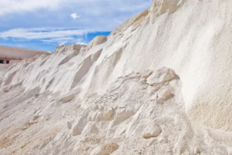 La cal, el insumo invisible que sostiene la minería aurífera argentina