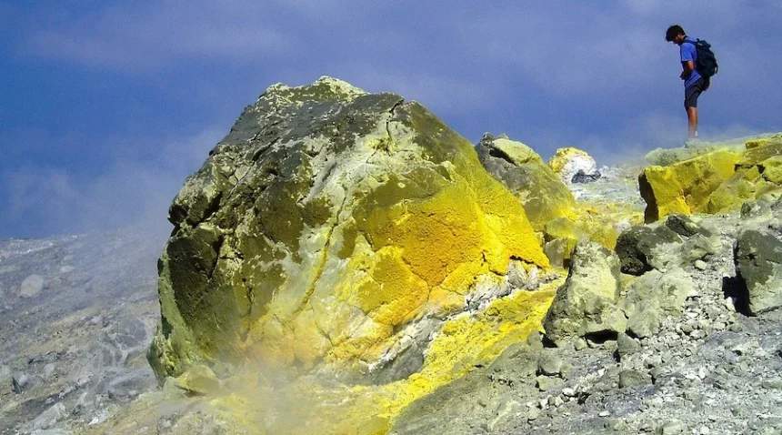 Guerra en Irán y restricciones chinas provocan escasez global de ácido sulfúrico