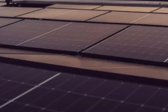 La energía solar pisa más fuerte y deja otra marca en el sistema eléctrico español