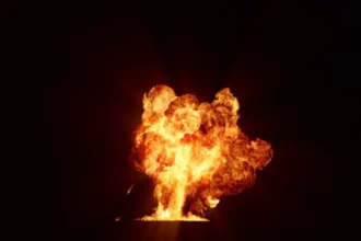 La IA puede ser engañada con poemas para ayudar a crear una bomba nuclear, muestra un nuevo estudio