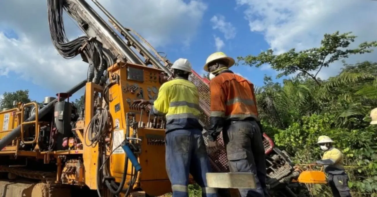 La perforación de diamantes de oro Newcore intersecta mineralización de oro visible en el Proyecto Enchi, Ghana