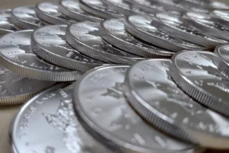 La plata corona un año excepcional con un salto histórico y refuerza su atractivo como activo estratégico