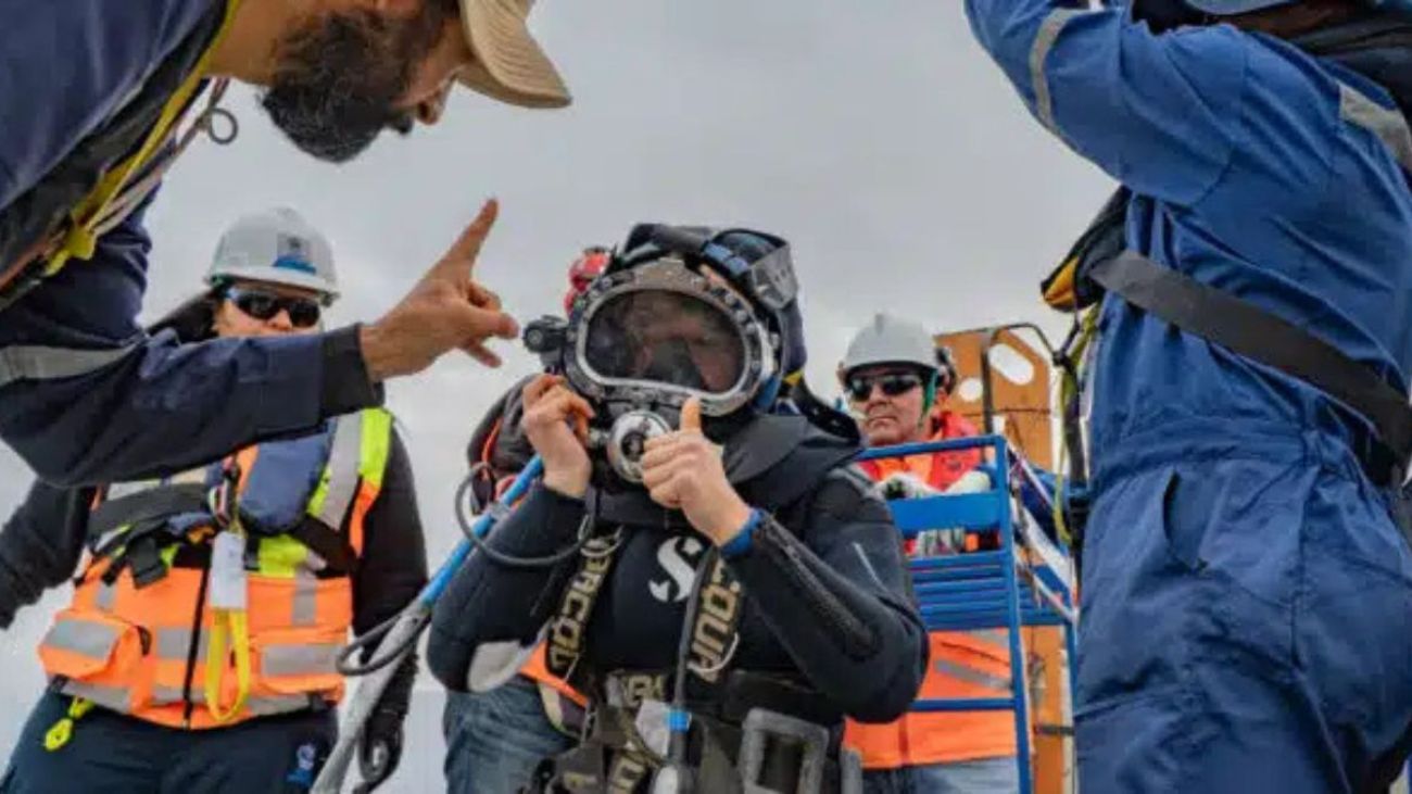 Leslie Parra, Primera Mujer Mantenedora Submarina en Minera Centinela, Protagoniza Simulacro de Rescate en Chile