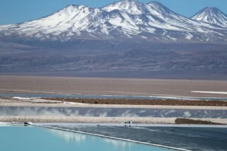 Litio en Atacama: aprueban plan de US$778 mil para reducir a la mitad la extracción de salmuera hacia 2028