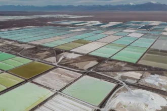 Litio en Chile crece 25% en exportaciones y proyecta superar las 300 mil toneladas en 2026