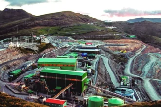 Lundin Mining adquirirá un 5% adicional de participación en Caserones y un 31% en el proyecto Los Helados