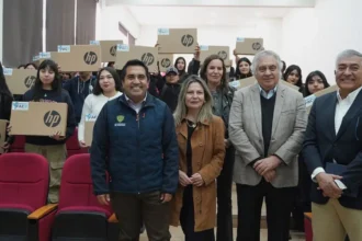 Lundin Mining entregó computadores a estudiantes del Programa PACE de la Universidad de Atacama