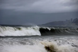Marejadas en Chile: noveno evento del año impactará más de 2.600 km de costa y se extenderá por tres días