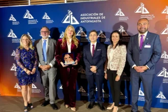 María de la Luz Osses es distinguida por su liderazgo en los Premios Mujer y Minería 2026