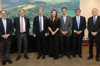 Mario Vinagre asume la presidencia del directorio de LipiAndes tras 12 años de Juan Manuel Santa Cruz en el cargo 