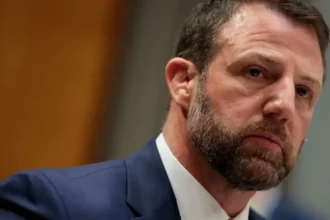 Markwayne Mullin asume liderar el DHS en medio de tensiones políticas