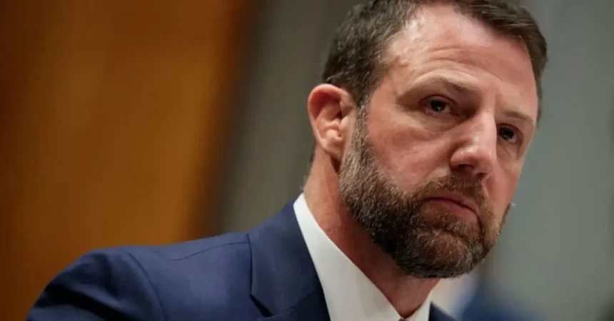 Markwayne Mullin asume liderar el DHS en medio de tensiones políticas