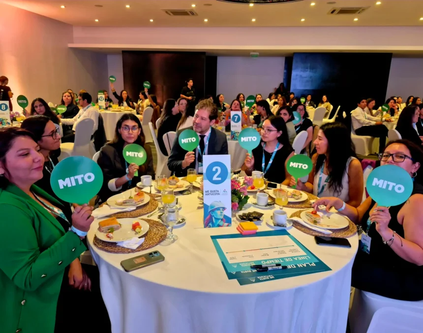 Más de 100 mujeres de empresas colaboradoras de Minera Antucoya fortalecieron sus redes y liderazgos