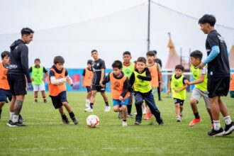 Más de 200 niños y jóvenes de localidades del borde costero sur de Iquique participaron en clínicas deportivas