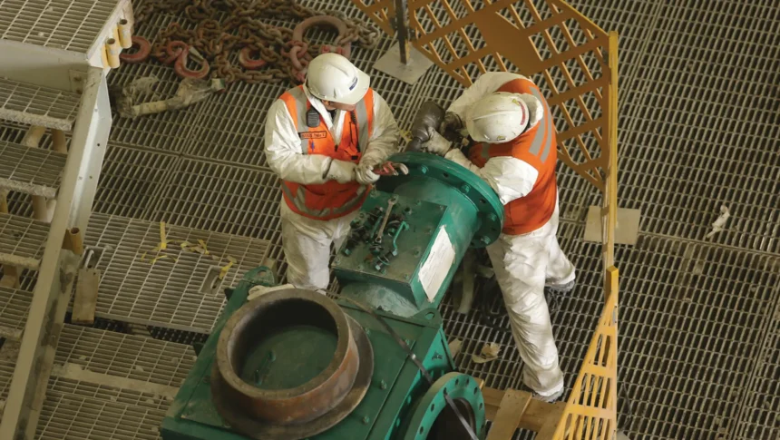 Mecánicos y soldadores en minería en Chile: sueldos de hasta $3 millones y estas vacantes siguen activas para postular hoy