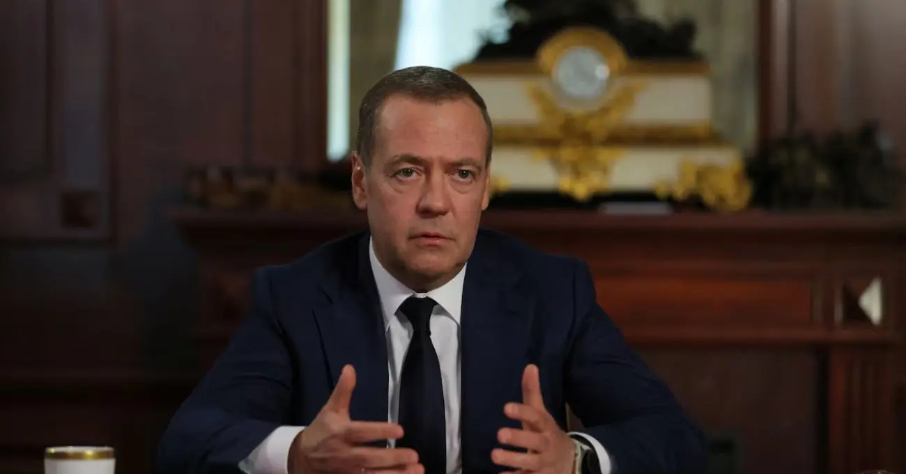 Medvédev elogia a Trump como “pacificador”, pero pone en duda la advertencia naval de Estados Unidos