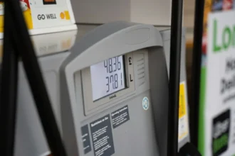 MEPCO: por qué la bencina no baja de inmediato en Chile aunque el petróleo retroceda