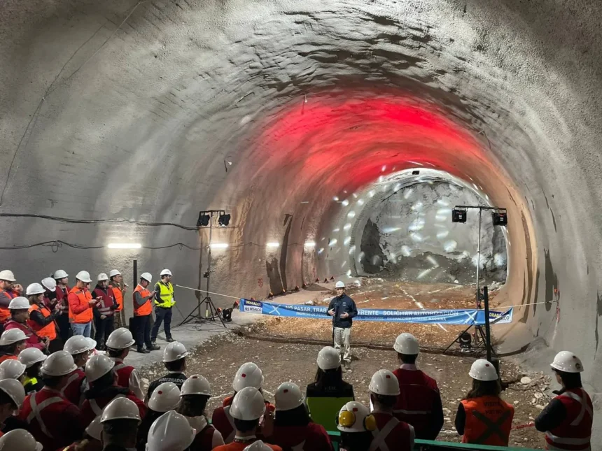 Metro de Santiago asegura avances en Línea 7 y plan de modernización total