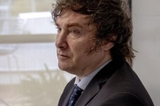 Milei veta subidas de pensiones a jubilados y discapacitados en Argentina