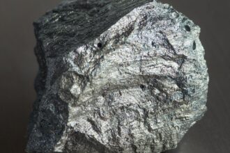Mineral de Hierro en Descenso: Pronósticos de Australia y Fortaleza del Dólar Amenazan Precios Globales