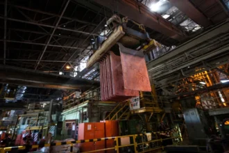 Mineras elevan en 60% sus precios base del cobre y reactivan proyectos