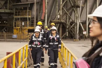 Minería chilena suma más mujeres a sus operaciones y cargos de decisión