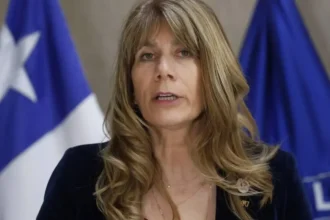 Ministra Rincón descarta desabastecimiento por alza de combustibles y asegura coordinación con distribuidoras