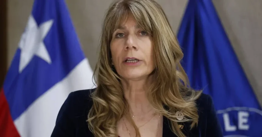 Ministra Rincón descarta desabastecimiento por alza de combustibles y asegura coordinación con distribuidoras