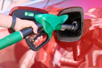 Ministro Marcel anticipa nueva baja «significativa» en el precio de los combustibles