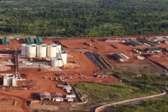Montage Gold continúa avanzando rápidamente en su Proyecto Koné, con la primera vertida de oro
