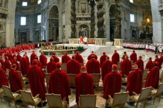 Muerte del Papa Francisco: Inicia el Cónclave en la Capilla Sixtina para Elegir Nuevo Líder Católico