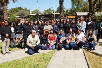 Mujeres en la minería: conversatorio en Tierra Amarilla revela el avance femenino y su impacto en nuevas generaciones