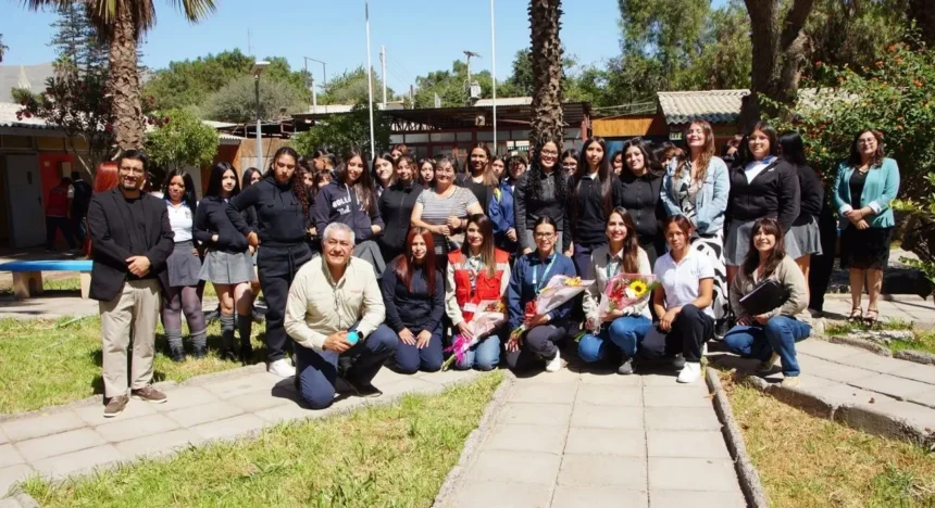 Mujeres en la minería: conversatorio en Tierra Amarilla revela el avance femenino y su impacto en nuevas generaciones