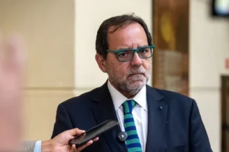 Mulet insiste en comisión especial para abordar crisis estructural de Codelco