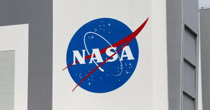 NASA redirige recursos para construir base lunar y liderar la nueva carrera espacial