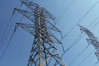Negociación por Transelec enfrenta trabas por valorización y devoluciones a clientes
